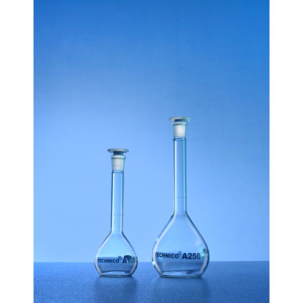 Volumetric Flask With Interchangeable LDPE Plastic Stopper Class A 500 ML